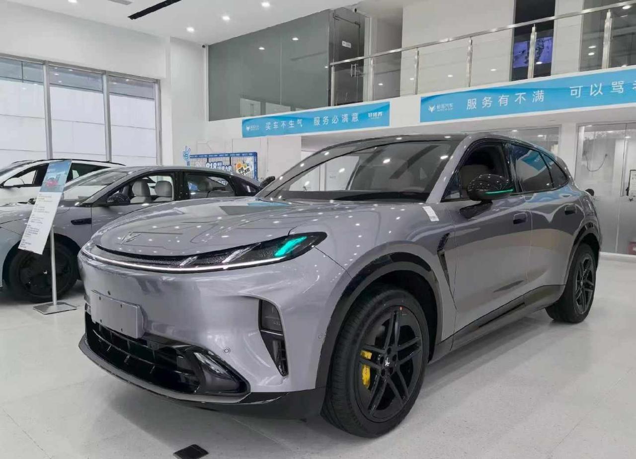 极狐阿尔法T7，科技与实力兼备
极狐汽车 极狐阿尔法T7
极狐阿尔法T7，三联屏