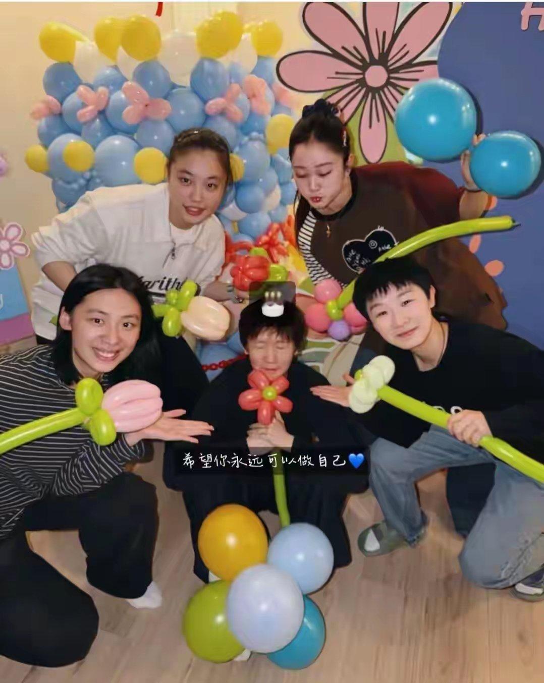 太坚强！王曼昱27岁生日照曝光，原来亚洲杯后的网暴并没有影响她 