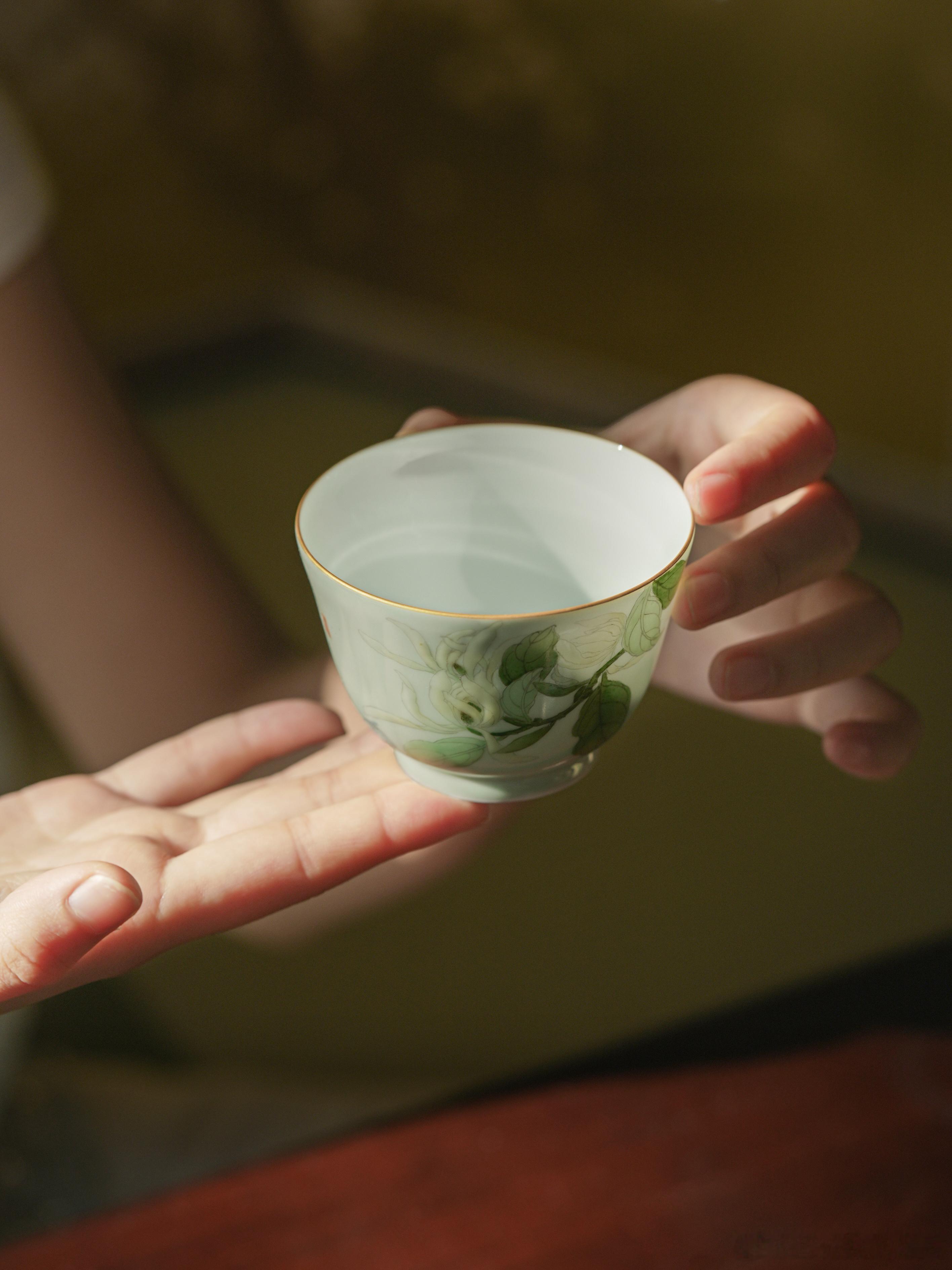 一只叫“闲梦江南”的杯子。 
