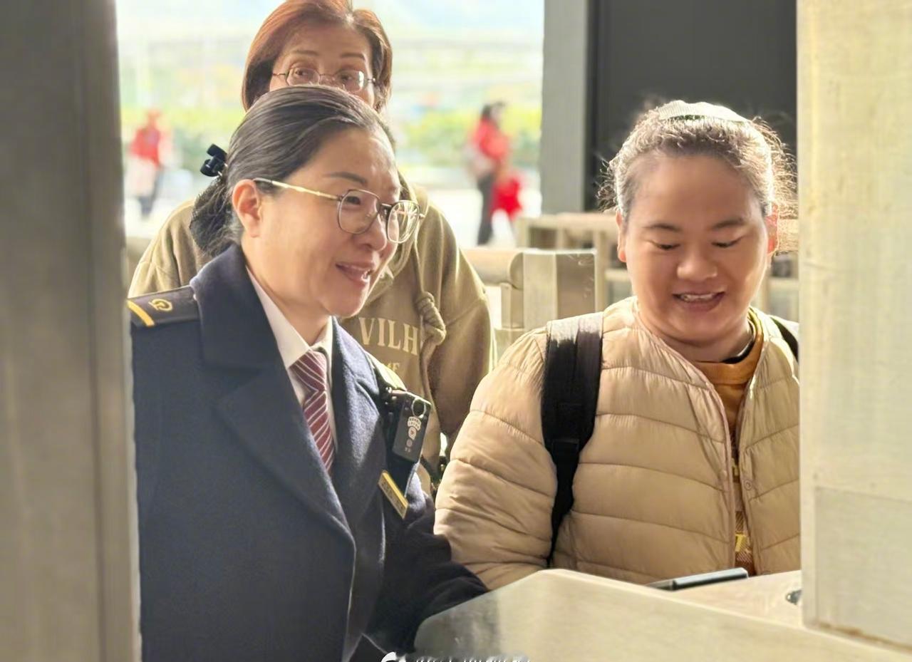 【如何第一时间获得帮助？】深圳站一88岁旅客突发晕厥对于旅客在车站突发意外时如何