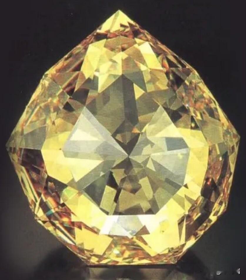 传说中的“佛罗伦萨”钻石，一颗重达 137 克拉的黄色宝石，属于哈布斯堡家族，在