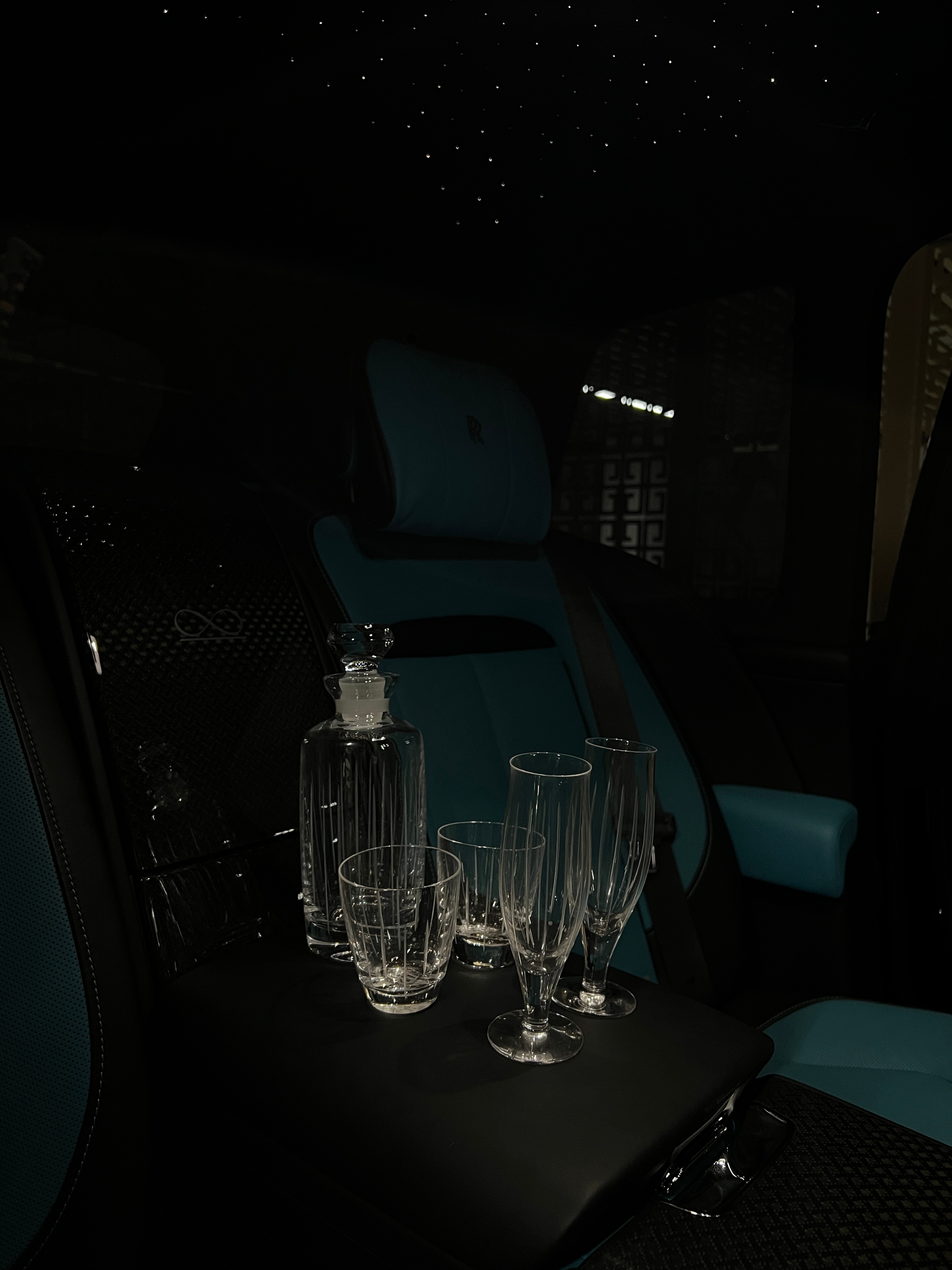 上次库里南车上原厂配的杯子被原车主弄丢了我特意去配了一套全新的给这个买家没想到这