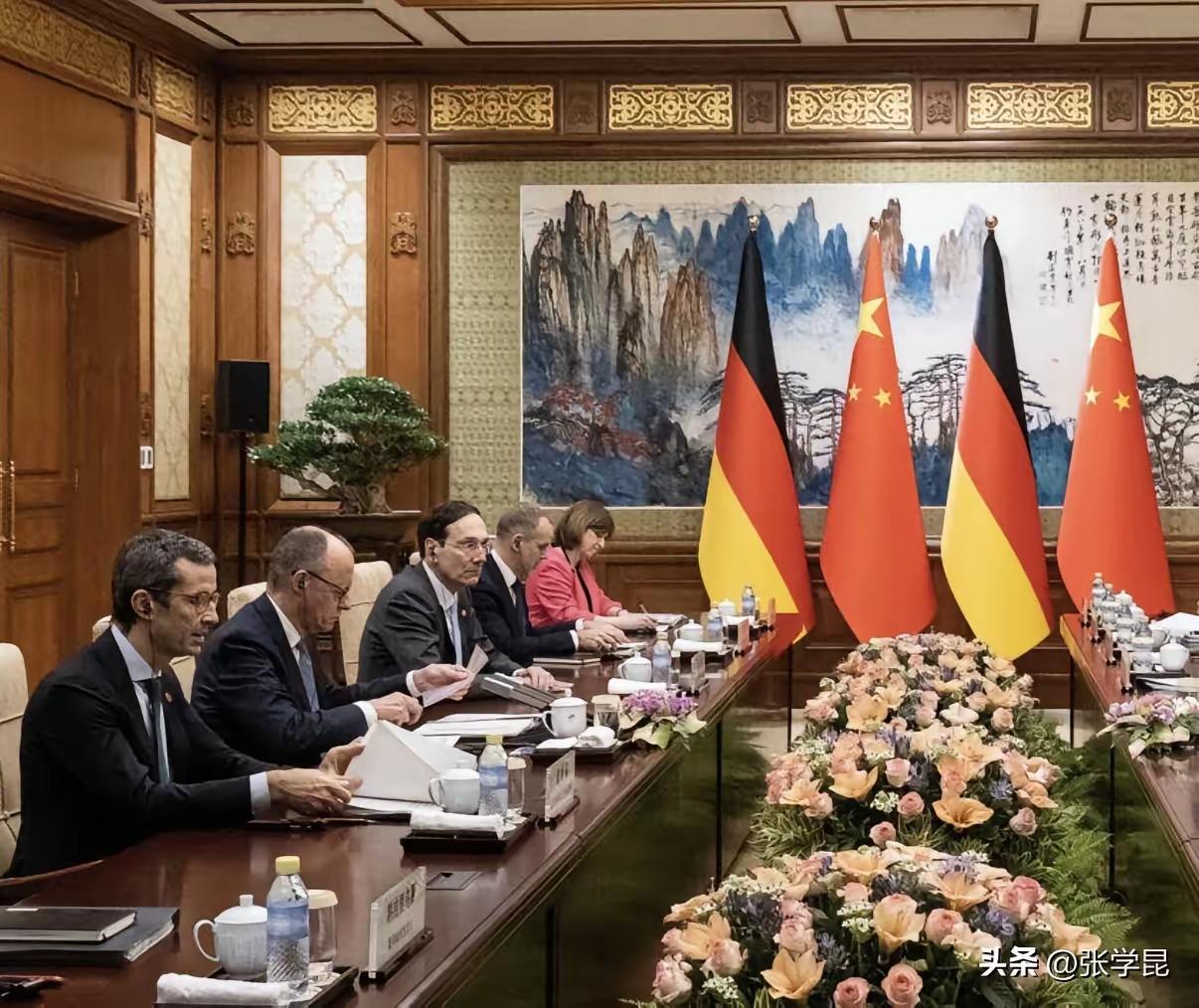 3.1日今日要闻

这个周六的清晨，很多人睁开眼睛第一件事就是摸手机看新闻。中东