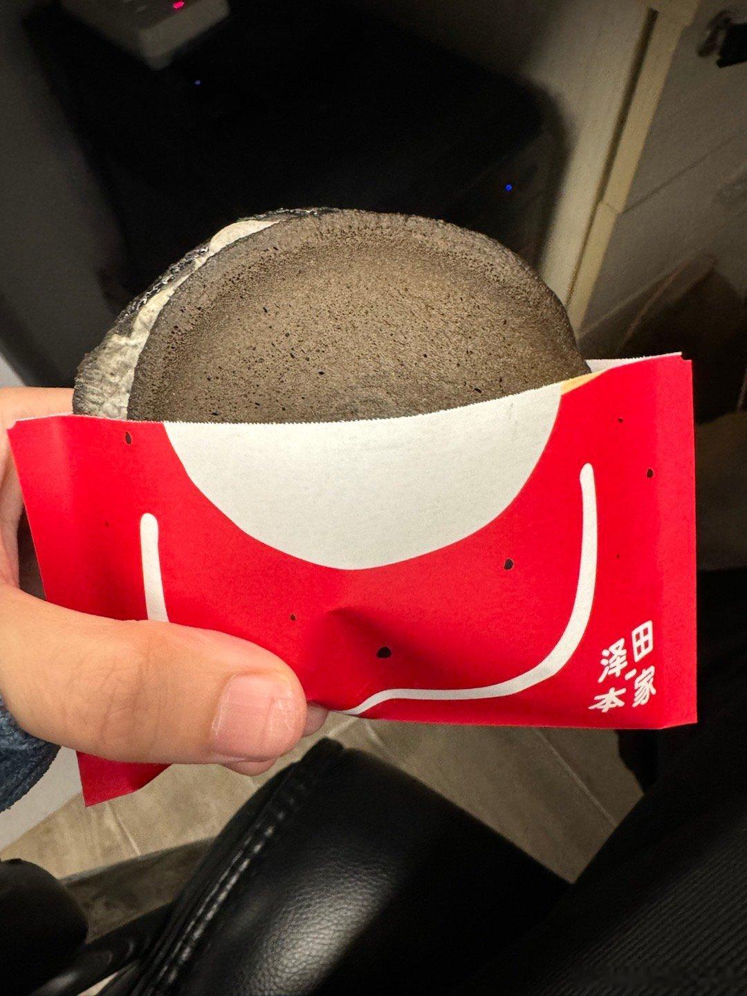 泽田这个新品真的很好吃！！今喜的粉感好重啊[泪]天井的提拉米苏可颂 红豆黄油法棍