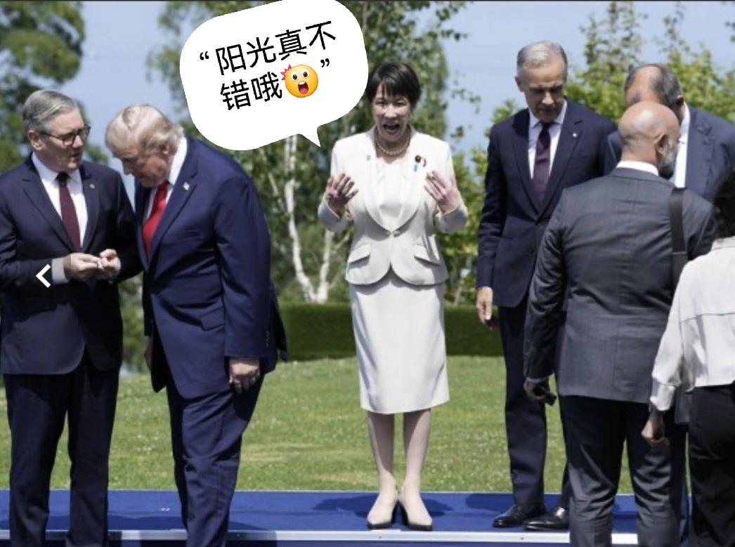 诡异画面令日本民众产生不安：会场上完全被所有人忽视，“为避免尴尬所以假装在和人交