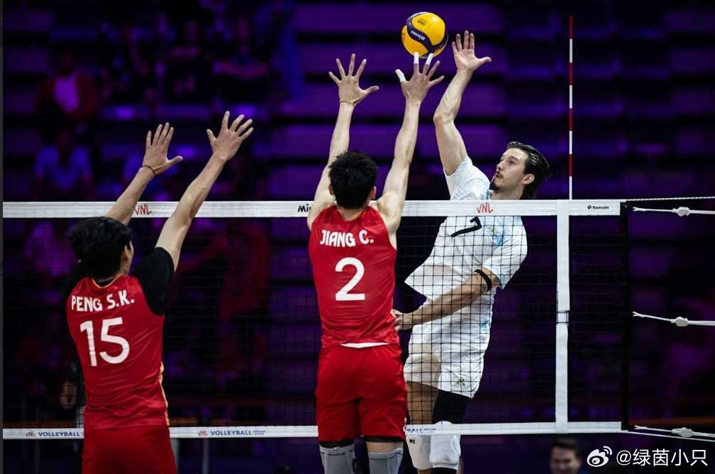 中国男排遭遇三连败 世联赛：中国男排0-3不敌阿根廷遭遇三连败，被扣4.33个世