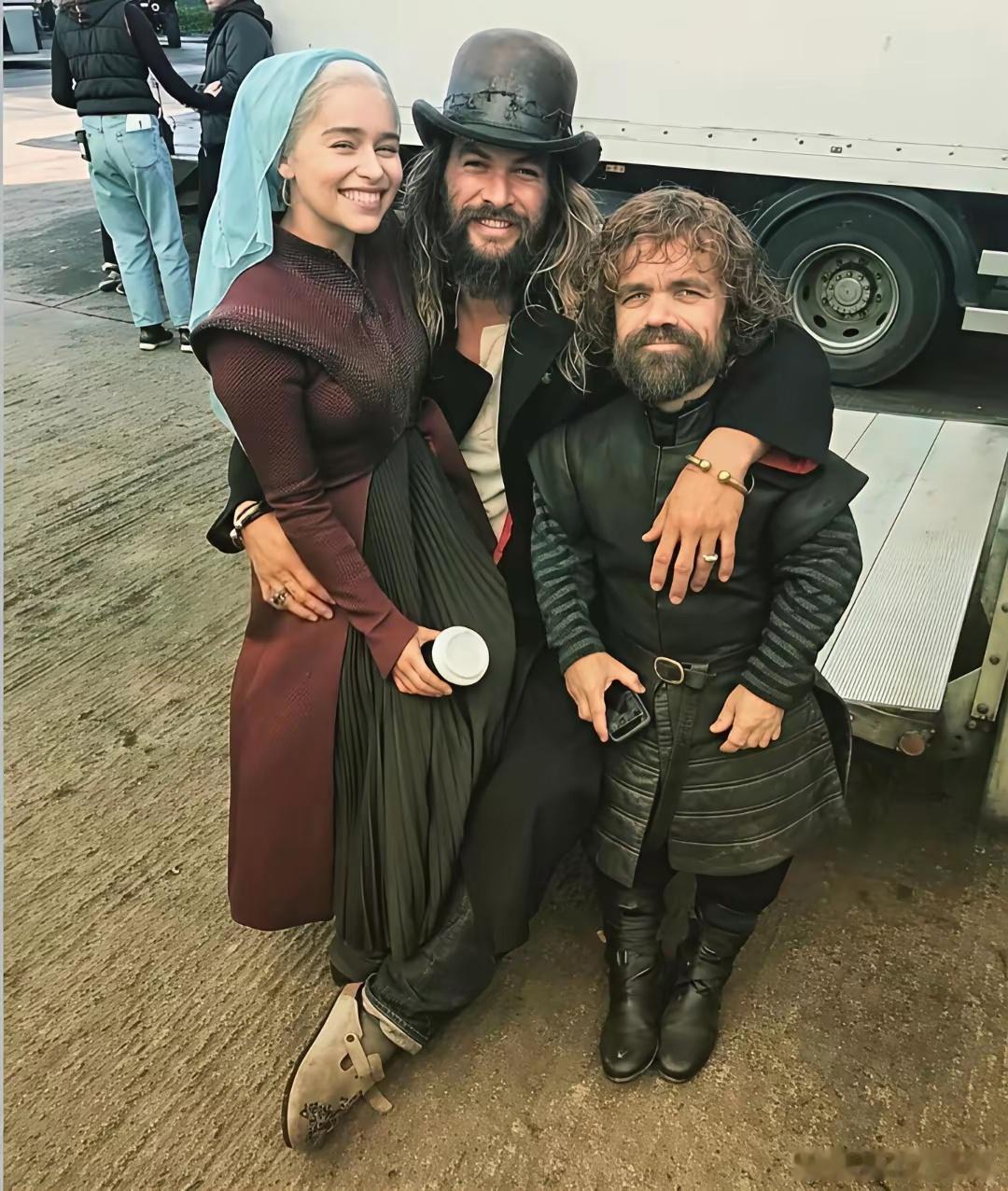 《权力的游戏》我前后追了八年，最后虽然有点烂尾，但瑕不掩瑜。也许再过若干年回头去