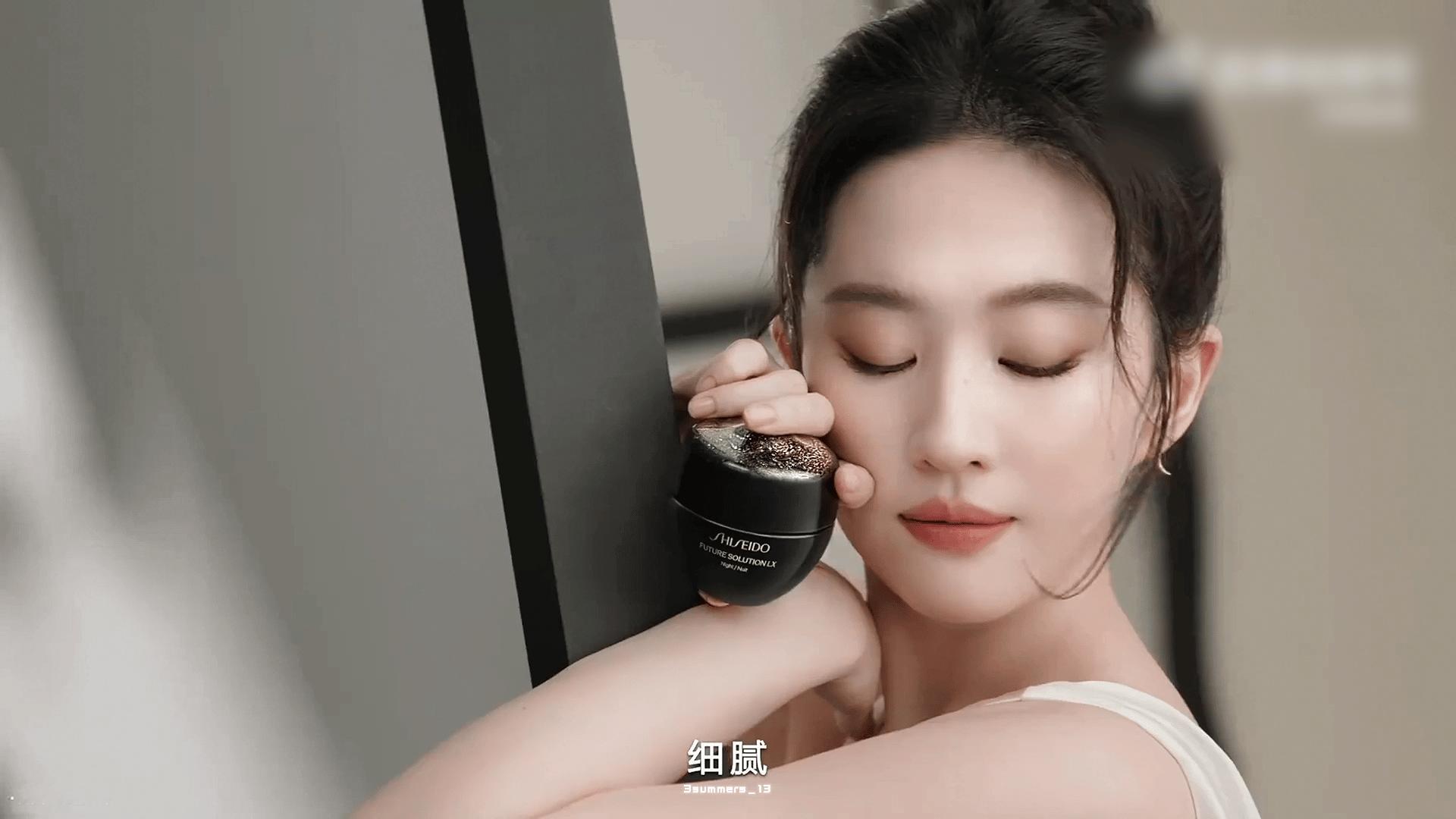 堂姐真有意思……连个夜琉璃轻盈霜的链接都不放担心我抢是咋地刘亦菲