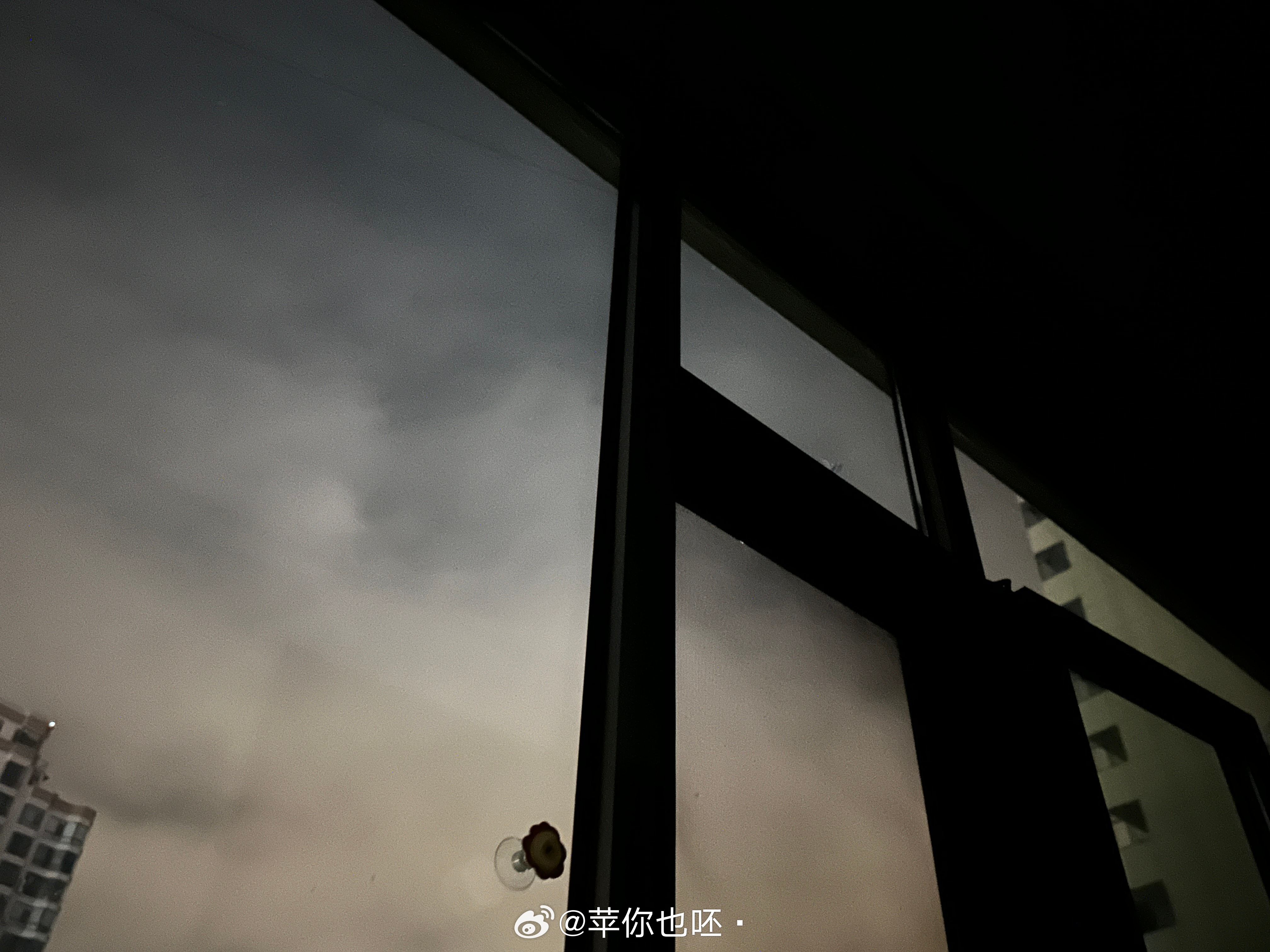 以为看到星星就快能看到流星雨了 结果被大块棉花糖云朵挡住了