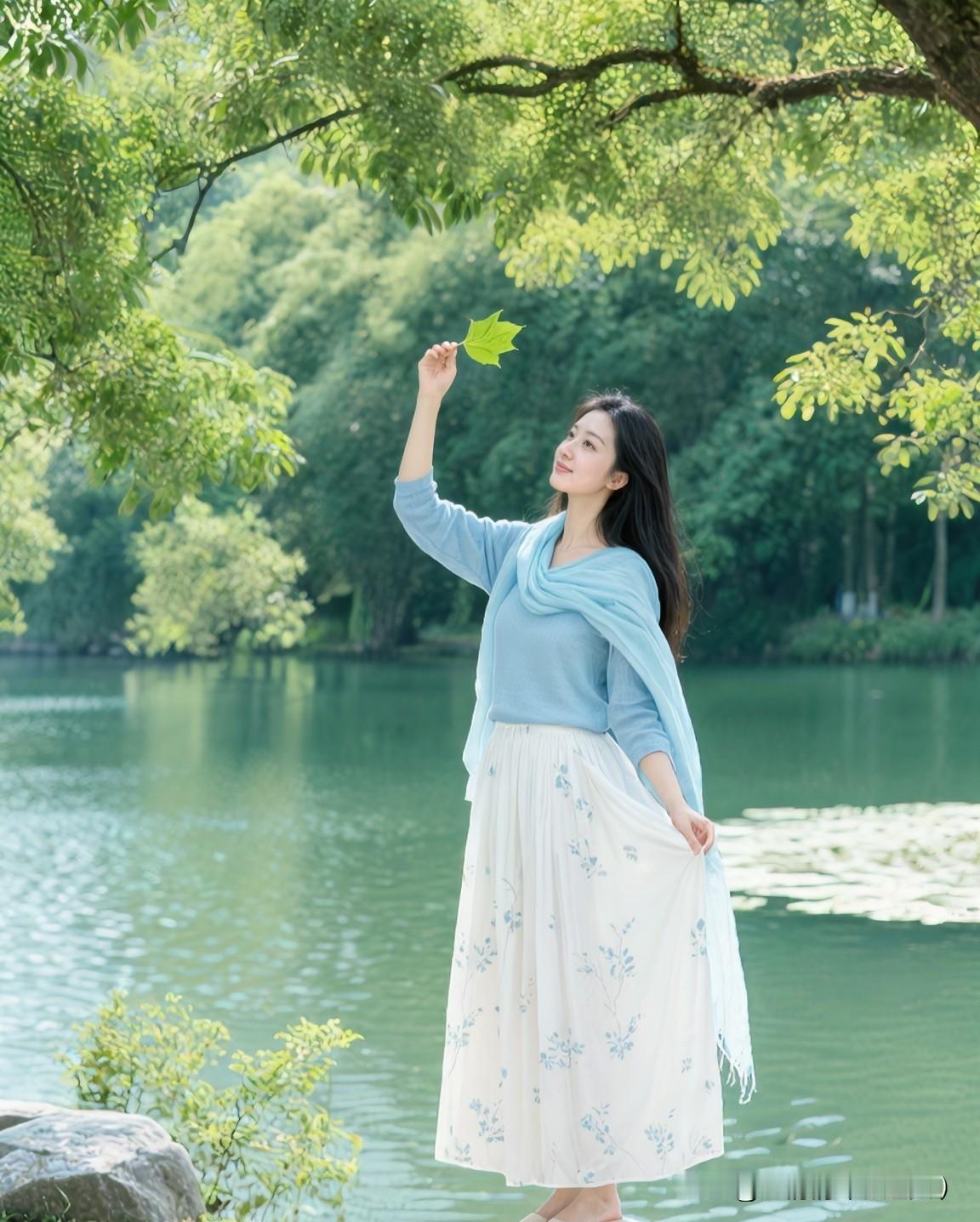 曾经无话不谈，
亲密无间，
仿佛把恋爱的剧本都演完了。
可如今，
却连一句开场白