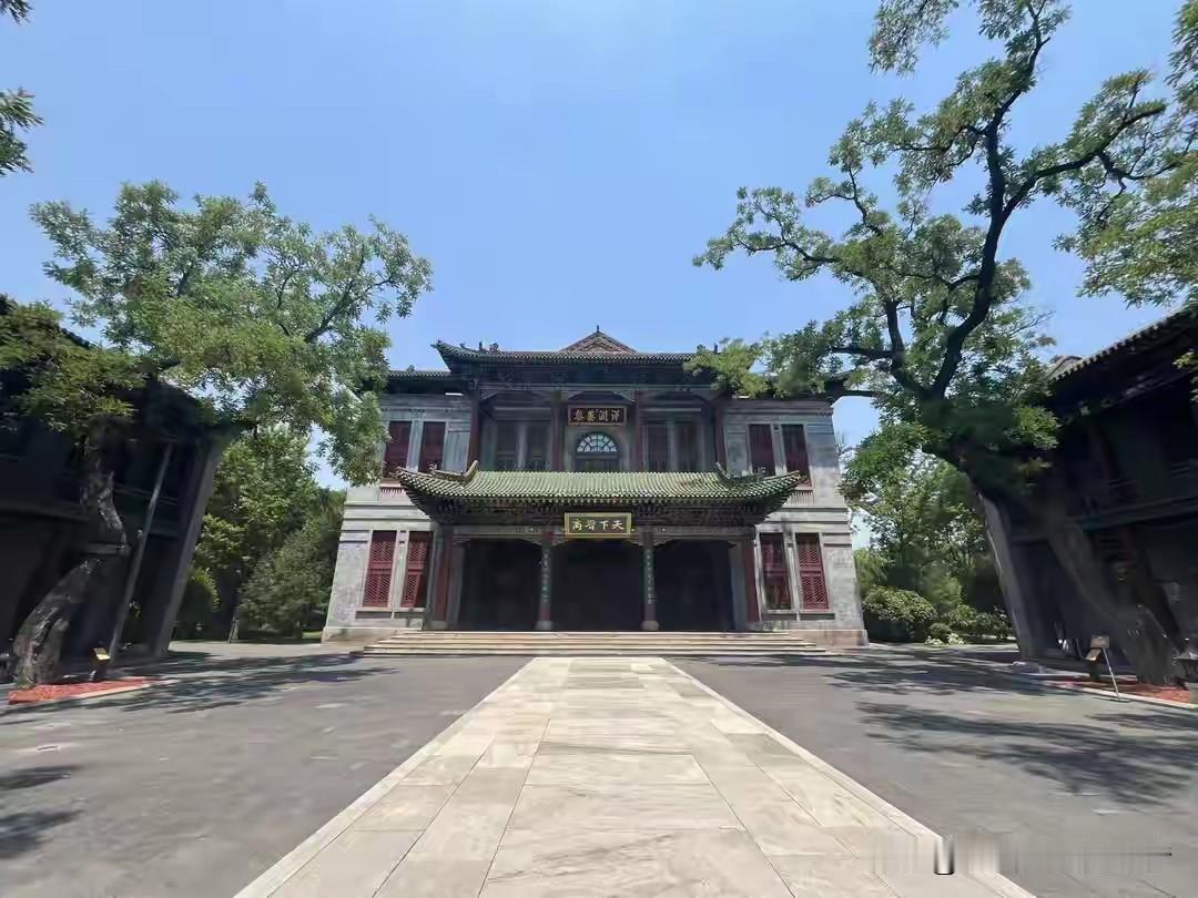 太原督军府东花园最近开门了。这不是什么新闻通稿里那种“隆重开放”，是真真切切把门