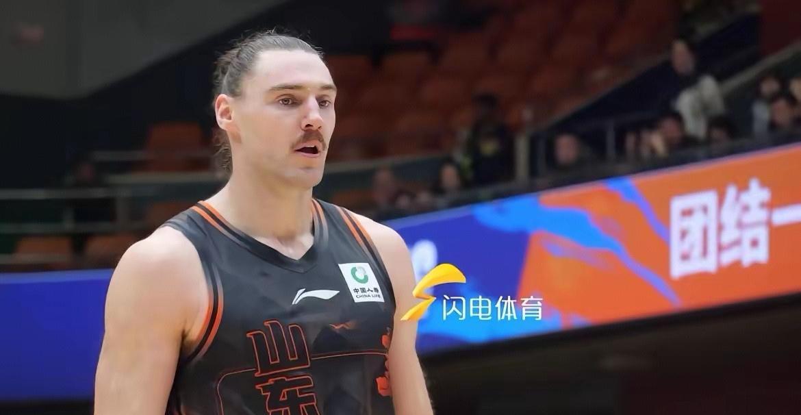 山东男篮裁掉斯蒂尔，把预算成本算到骨子里！

现在常规赛就剩3场，季后赛至少还得