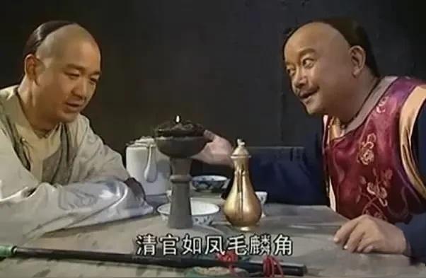 康熙五十三年六月二十，刑部大牢里出了桩吓人的怪事。傍晚时分，狱卒们绞死了一个囚徒