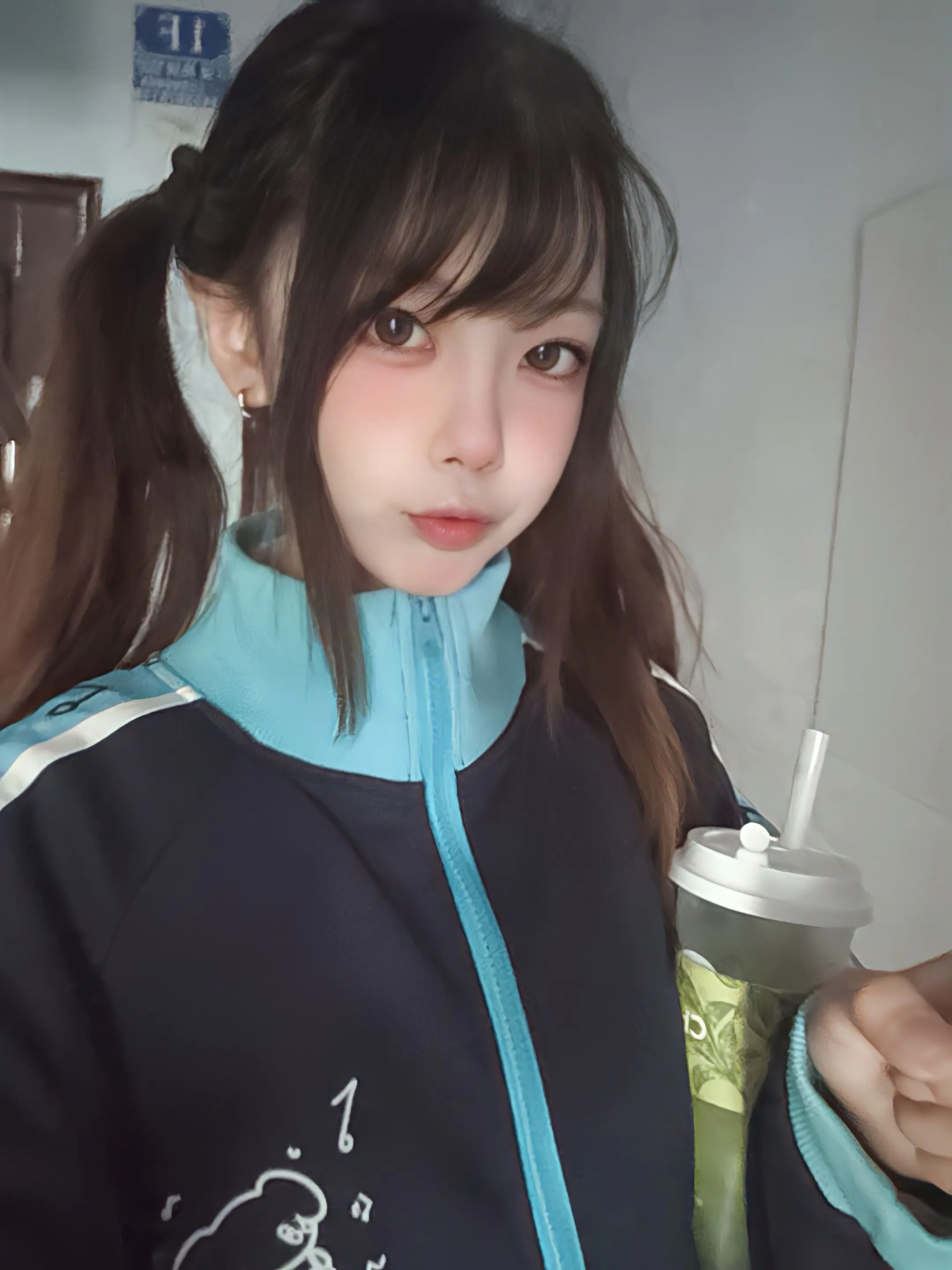 你的表情真的太浮夸。