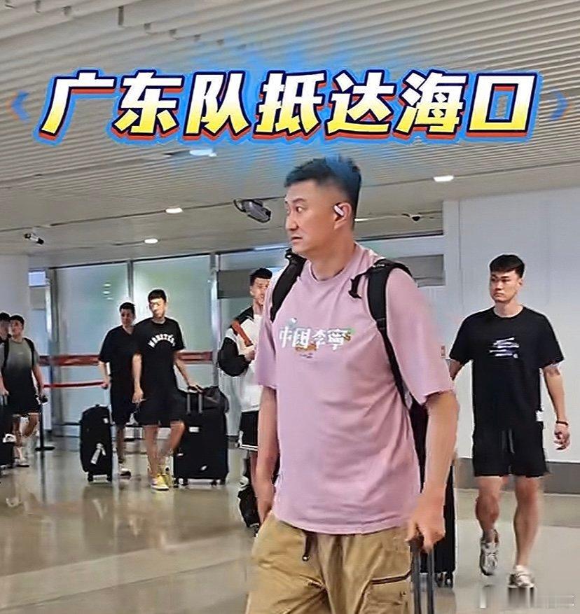 广东队已抵达海南海口，继续开启全运热身赛之旅，徐杰将于今晚在广州搭乘其他航班随后