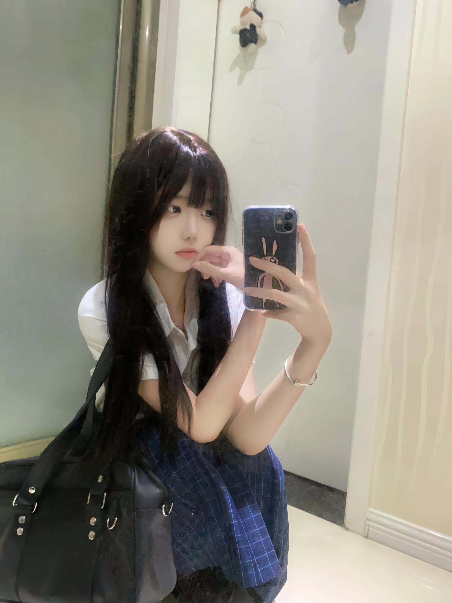把现实当成一场梦，你想想你醒来的时候会纠结梦里的事情吗？不会的