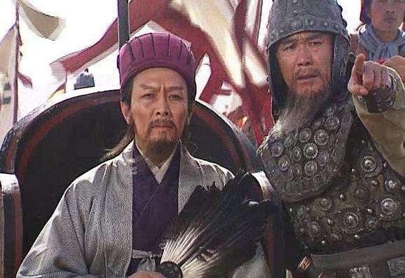 “诸葛亮临终前烧掉八卷《北伐推演手稿》，却命马岱将三样东西埋入定军山南麓：一截刻