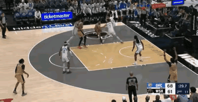 大冲突！
雷霆全队压着奇才揍，真是可以的，感觉像是动作大片一样。