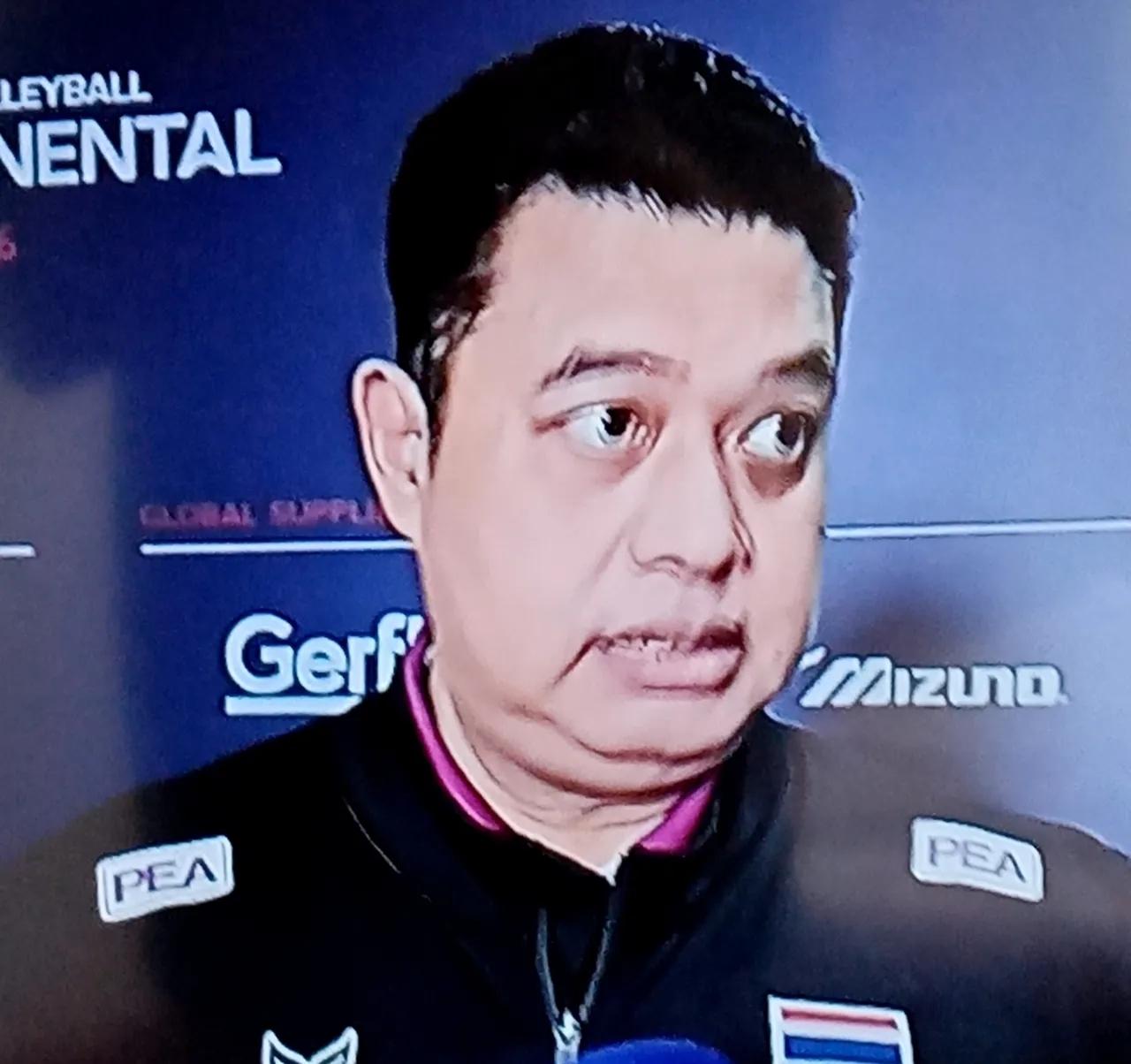 在今晚进行的女排亚锦赛的决赛中，泰国队以3:2战胜中国队夺冠，并取得了洛杉矶奥运