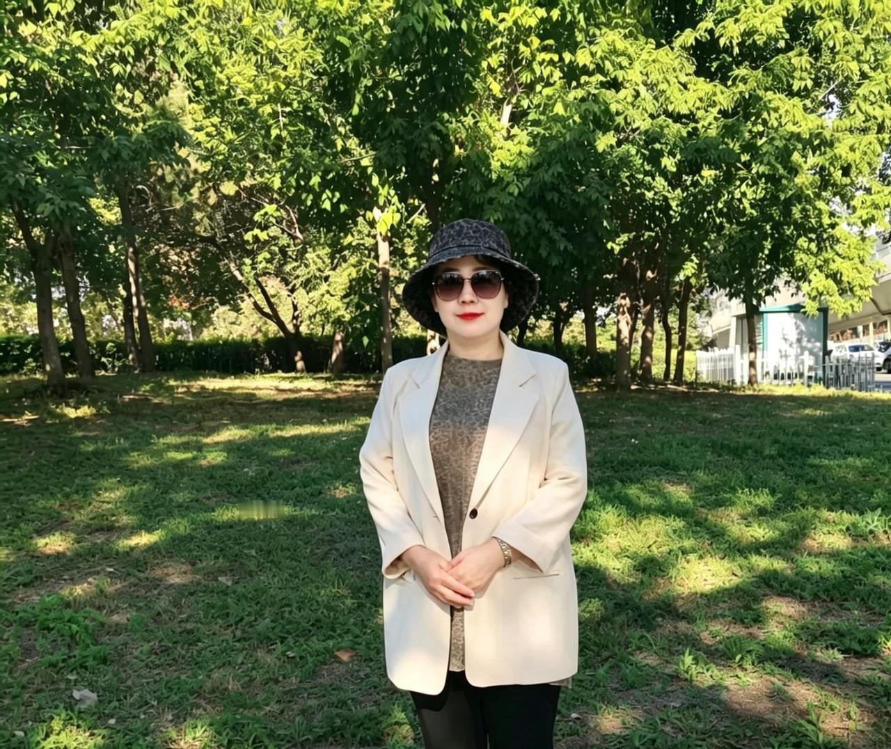 旧衣新穿新法则。

多年了，没来由的喜欢豹纹。

家里的抱枕、床单、被罩，我的衣