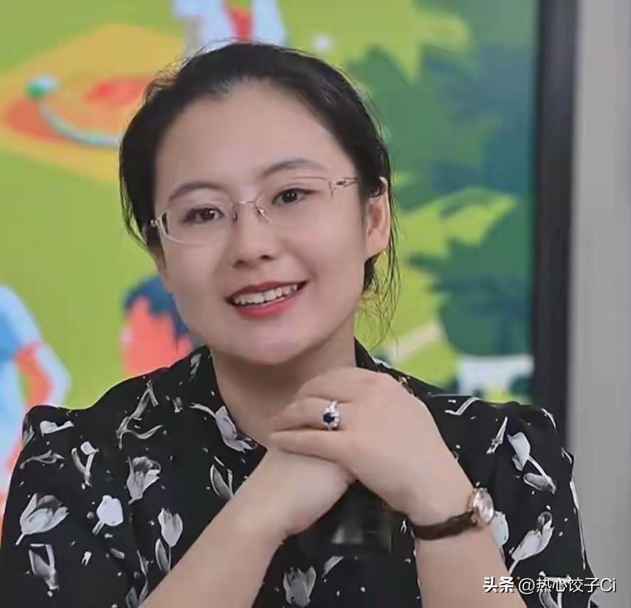 蔡磊的夫人段睿眼含热泪说，我真的很孤独，因为你需要一个人共情，但是我没有！说实话