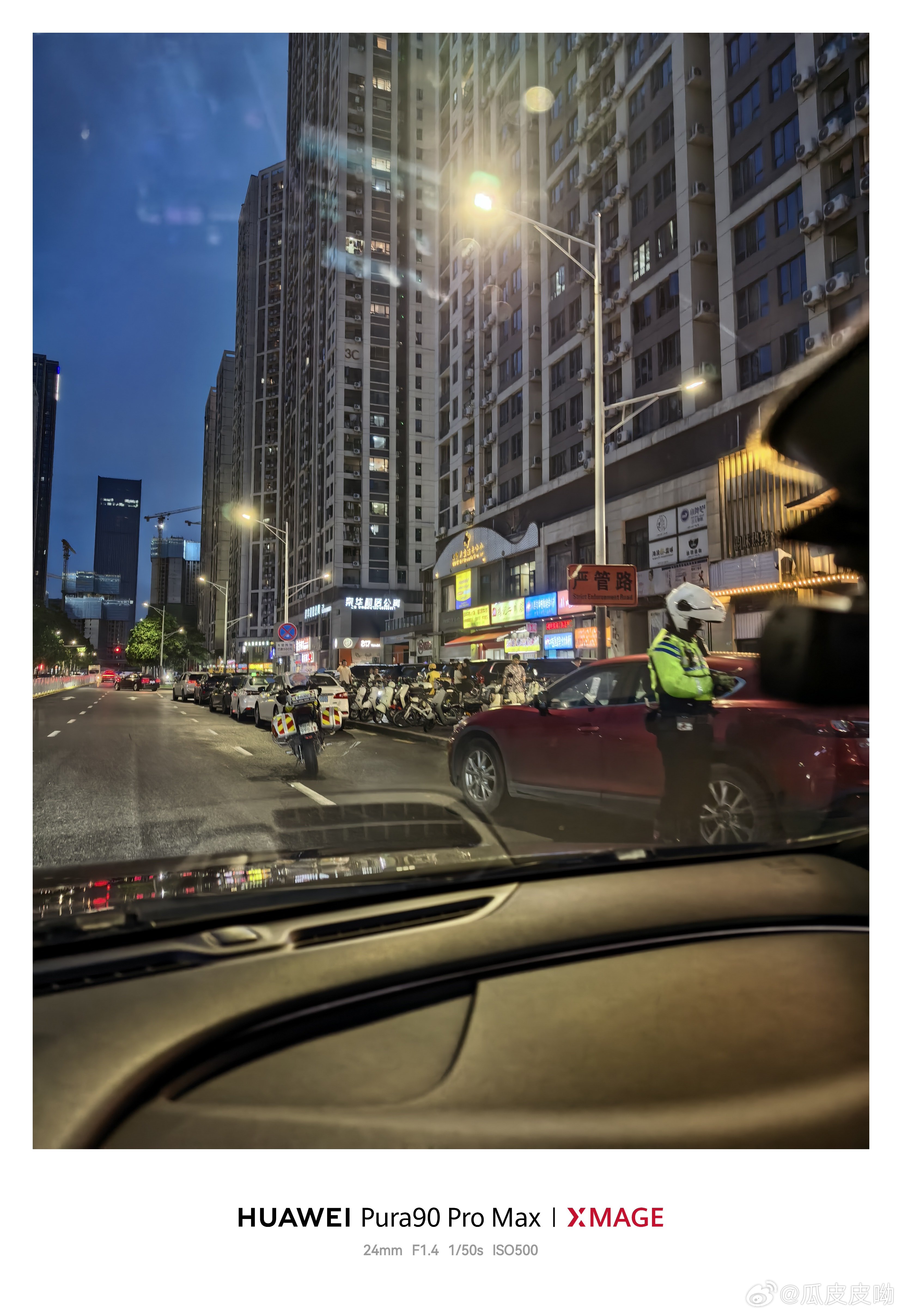 我是良好市民，肯定不会乱停路边的，绝对不是因为看到交警叔叔才进停车场 