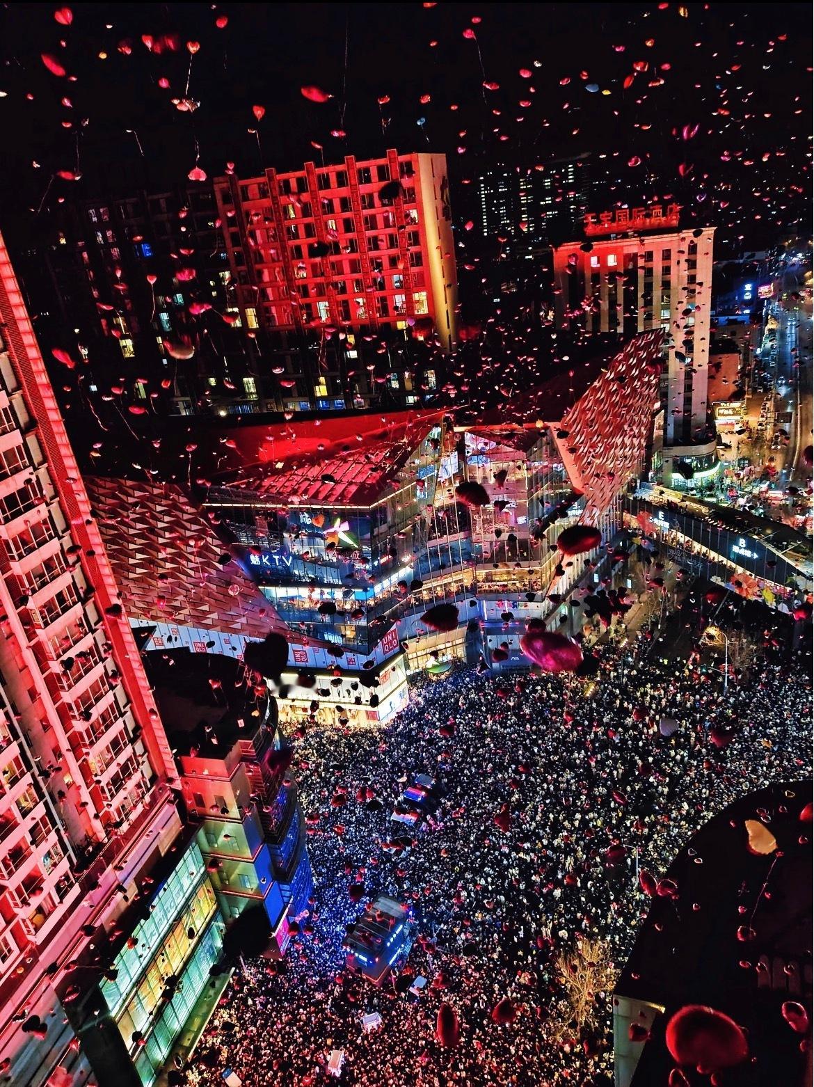 谁说东北没有夜生活的？零下二十多度的沈阳凌晨跨年有这么多人！！！（只有我半夜在家