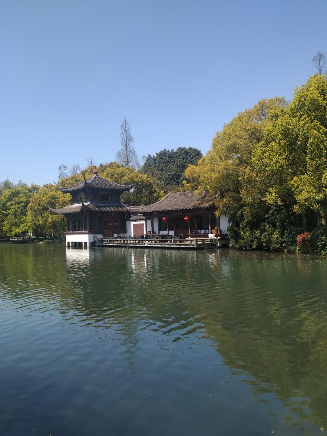 春季续航随手晒我们住在风景如画的杭州，浙江的大美之地。春天阳光明媚的时候，我们就