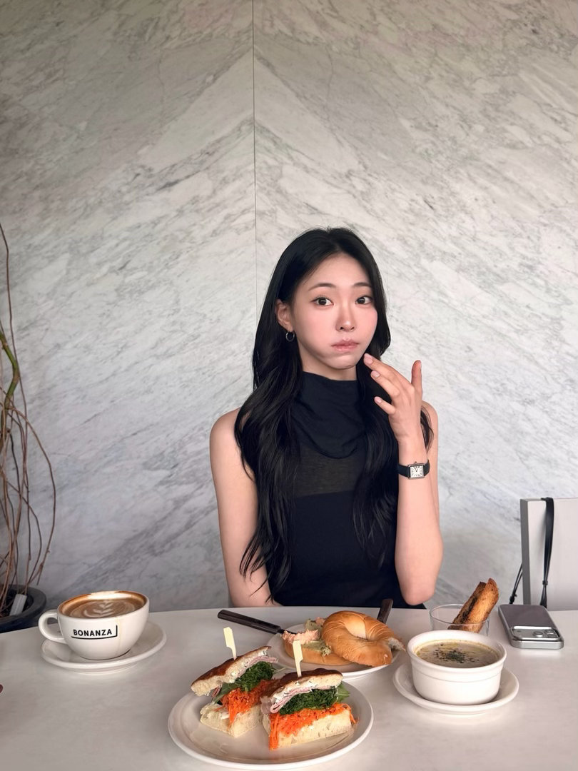 换乘恋爱4 贤智ins更新：要不拍张自拍吧🤳🏻番茄罗勒贝果🥯niania就
