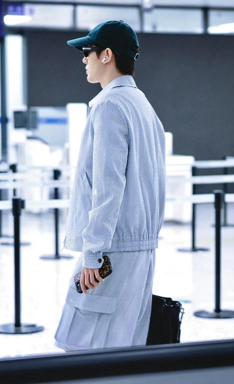 邓为 × Dior 2027春夏男装大秀机场出发饭拍 📸巴黎男装周男装周