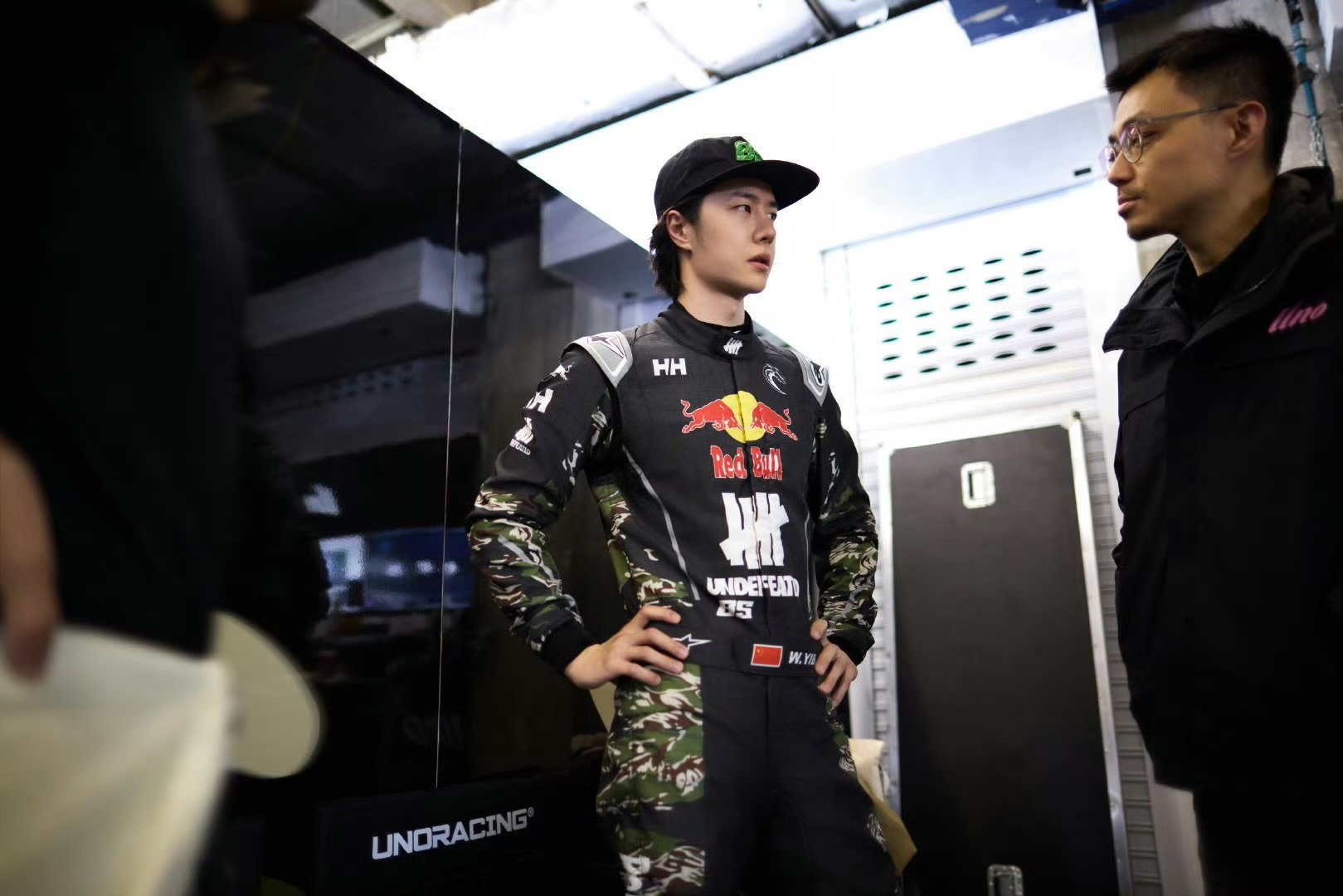 王一博开启一天的高强度训练王一博每次出现都觉得又瘦了又高了开启一天高强度训练，每