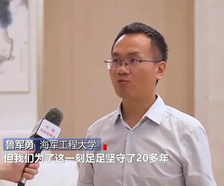 学历，能力，人品，哪个最重要人品是立身根本，最为重要。学历只是入门敲门砖，能力可