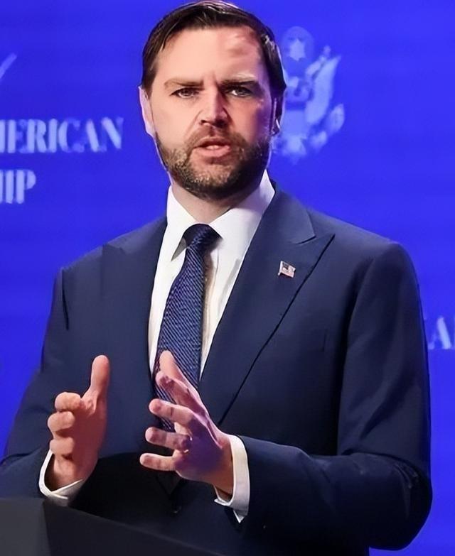 万斯终于摊牌了！爱国者和台积电，暴露美国经营台湾地区的两本账
特朗普政府副总统万
