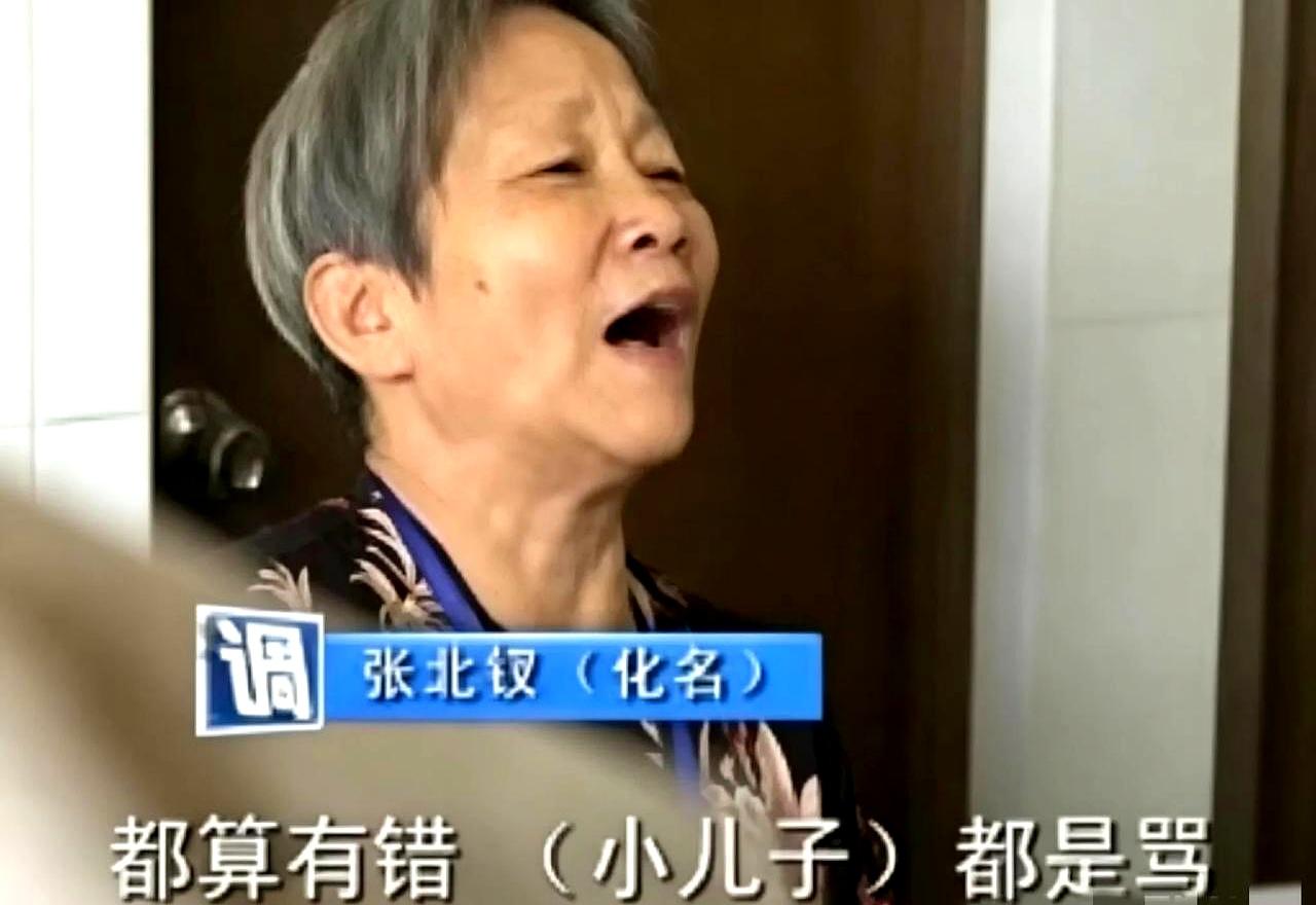 独臂伺候瘫痪父母20年，卖了85万老房治病还债，结果国外享福的姐姐一回国，张口就