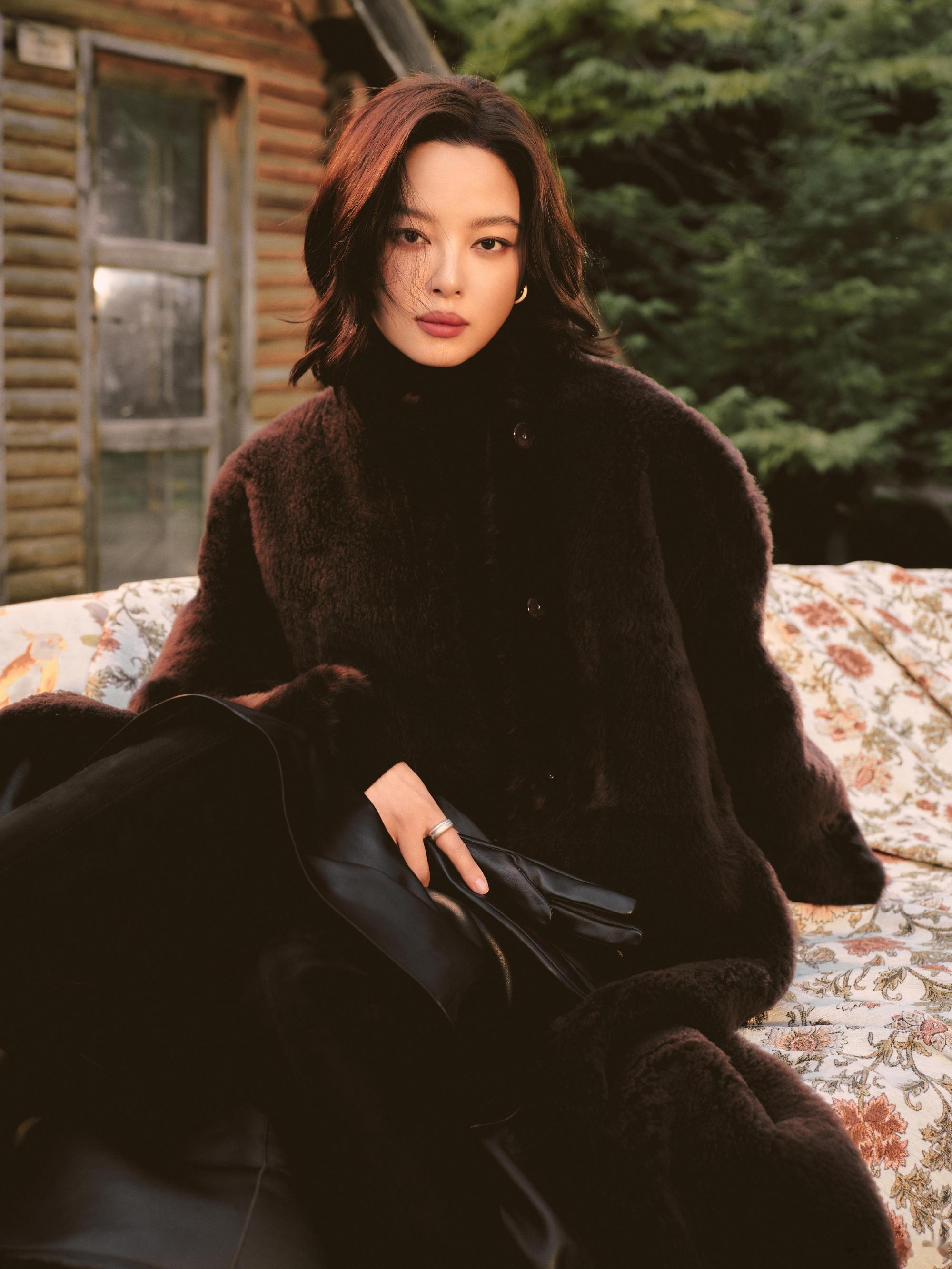 辛芷蕾发布鹤岗小串内容，让这座小城的特色烧烤再次走进大众视野。当地 600 多家