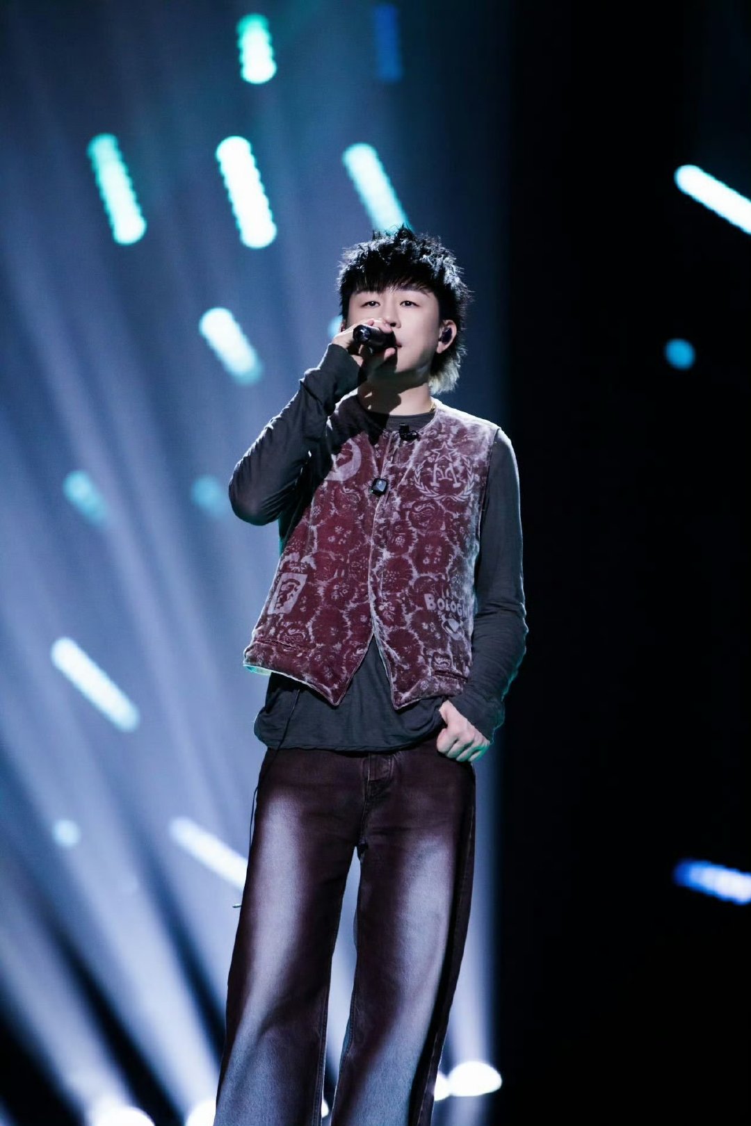 歌手直播李玖哲 音准歌手2026 自带辨识度的烟嗓是李玖哲最大优势，音准功底扎实