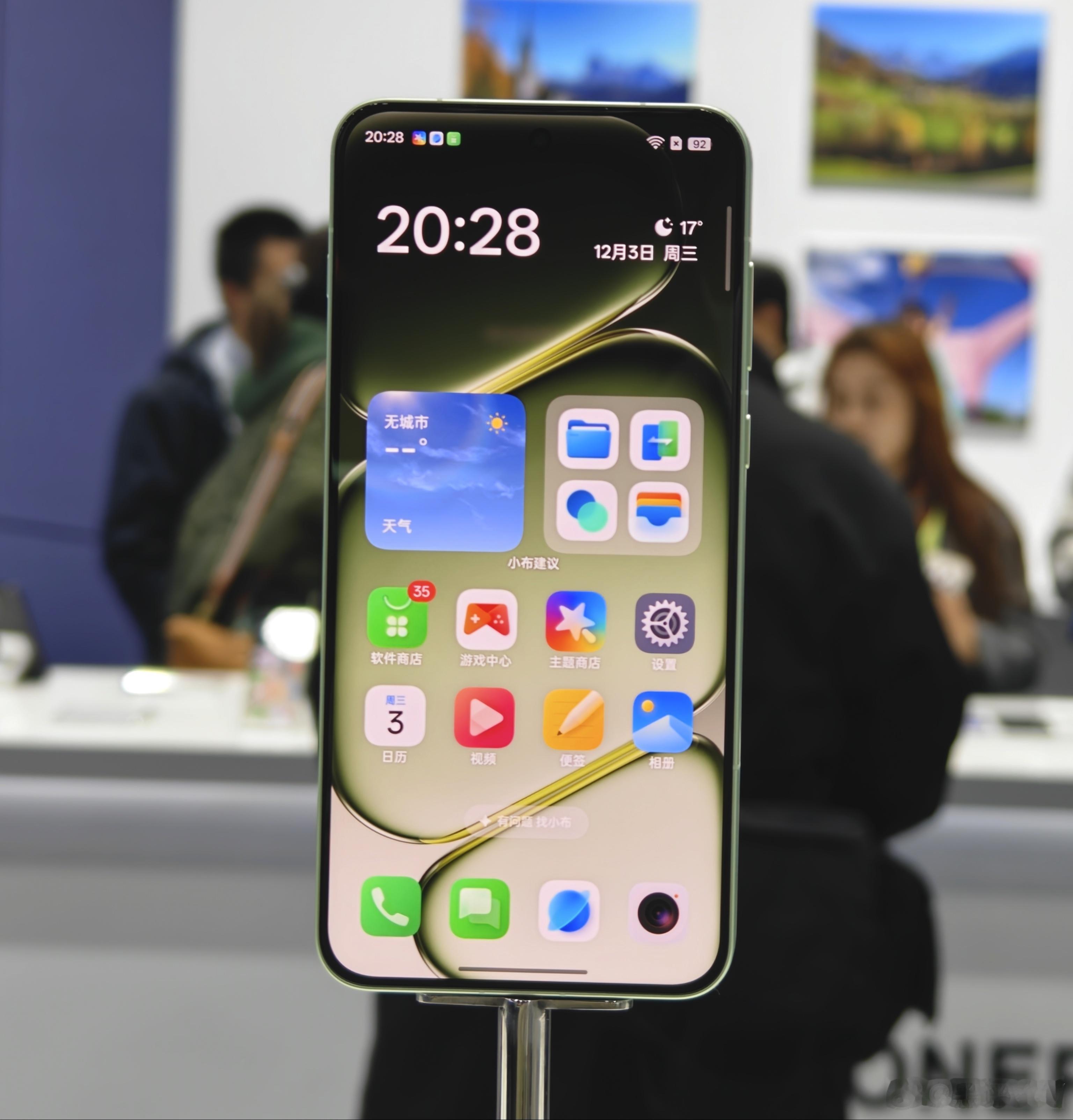 一加Ace6T不仅有强大的性能铁三角还有8300毫安电池和100W超级闪充超多硬