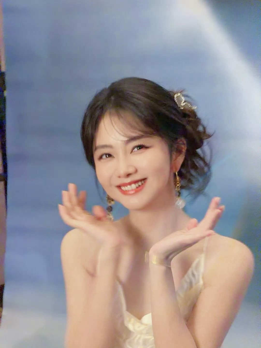 谭松韵 阳光信用 每日一善传承中华美德，培养民族精神，是全面建设小康社会，开创中