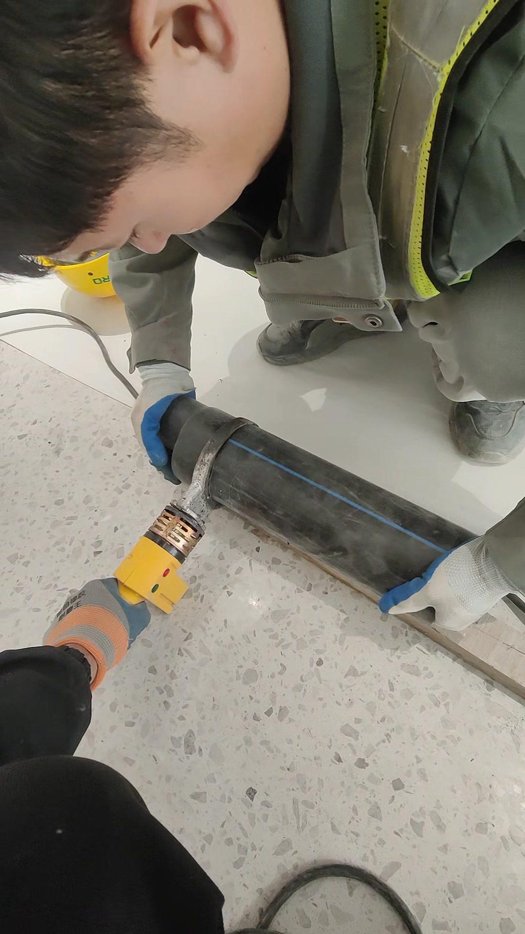 最近整理了110PE管热熔对接的全过程，步骤其实不复杂，新手也能学会～

🔧准