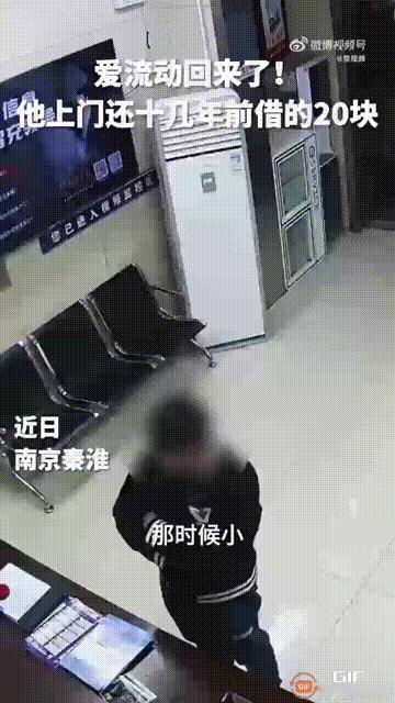 江苏南京一名男子在一处派出所门口徘徊了很久，一直在犹豫要不要进去，但最终他说服了