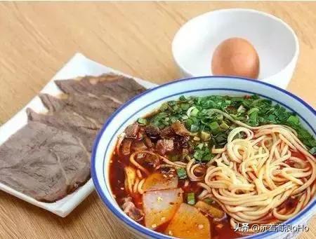 上联：东奔西走三餐饭，
下联：春种秋收四季忙。
横批：夏耘冬管[耶][作揖]
