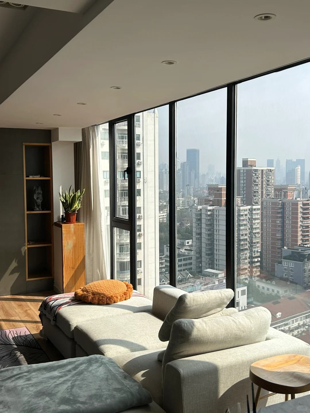 女高管要从新华路大平层搬走了