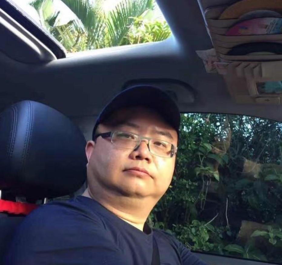 自媒体人“徽剑”的死因是积极发文举报揭露电诈分子，遭买凶杀人。从个人的情感上来说