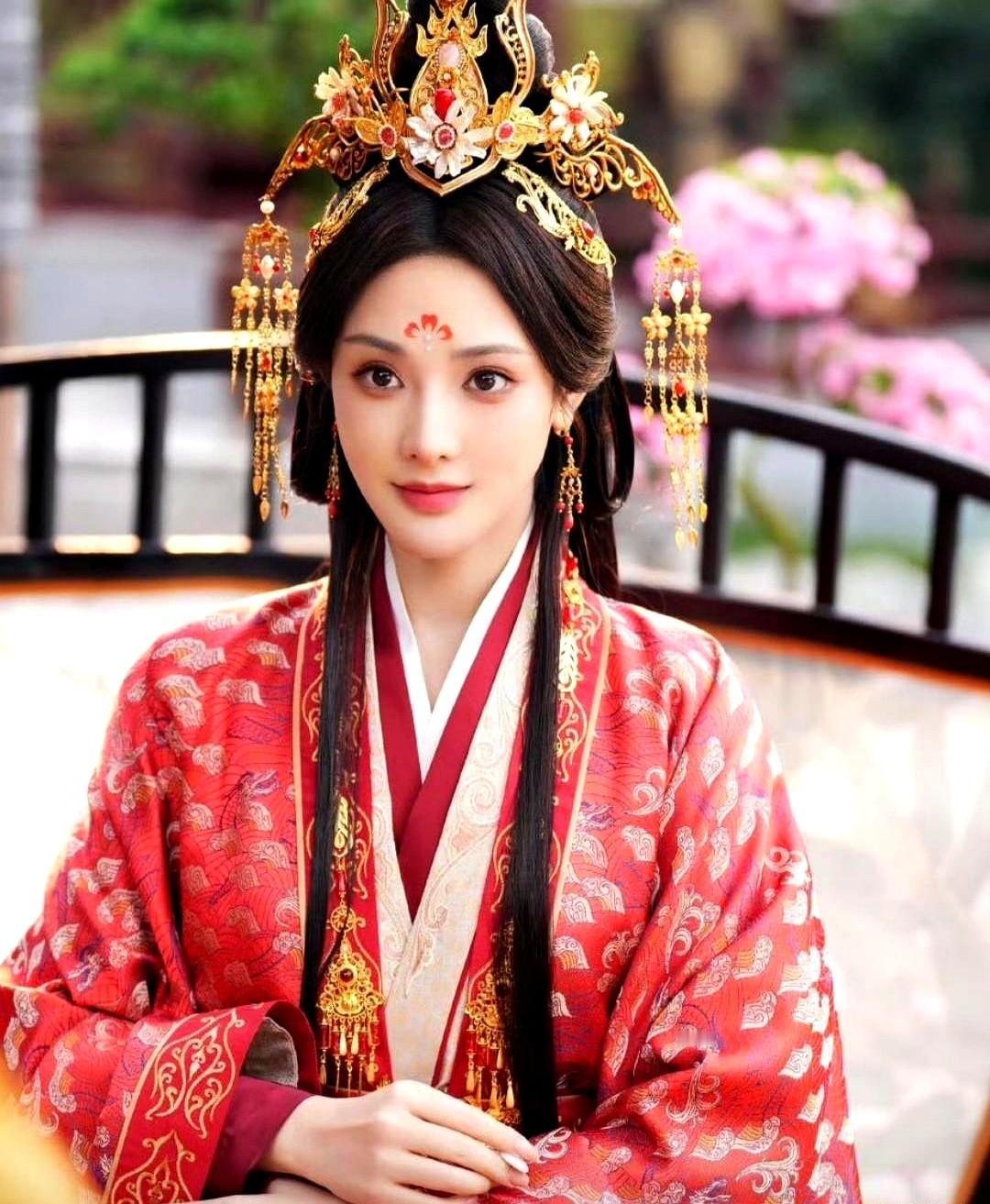 今天最惨的绝对是彭小苒吧，真的太心疼她了。

彭小苒自《东宫》后难有出圈角色，《