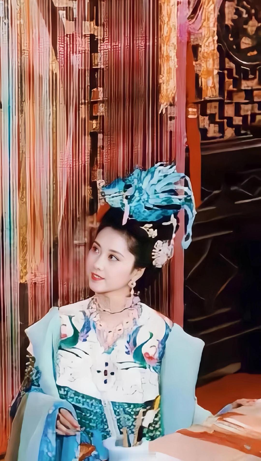 祝绪丹cos女儿国国王 祝绪丹女儿国国王造型 被祝绪丹的女儿国国王造型美到了！周