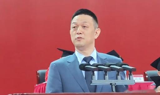 蔚来李斌回北大演讲 北京大学2026年本科生毕业典礼暨学位授予仪式在邱德拔体育馆