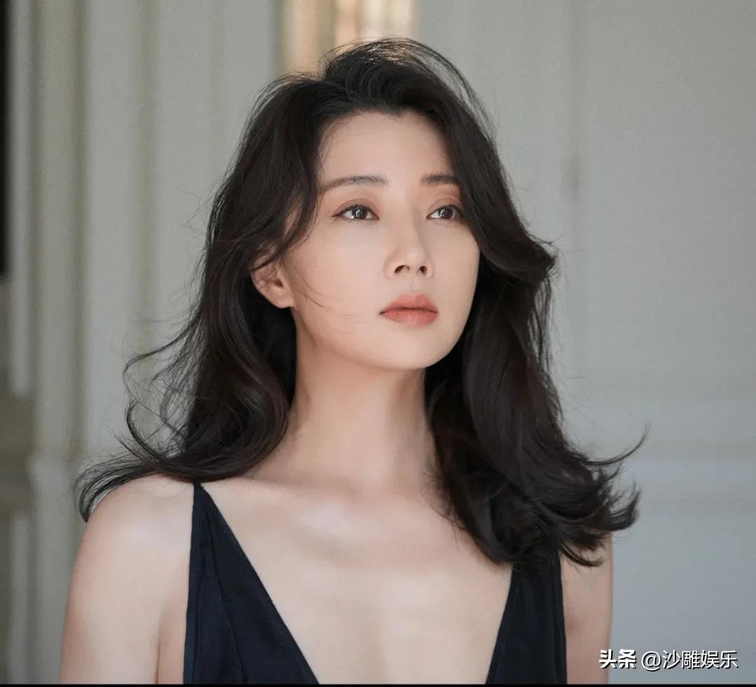 47岁殷桃，高调晒照！


6月11日，殷桃突然冲上热搜！起因是她久违地为粉丝和