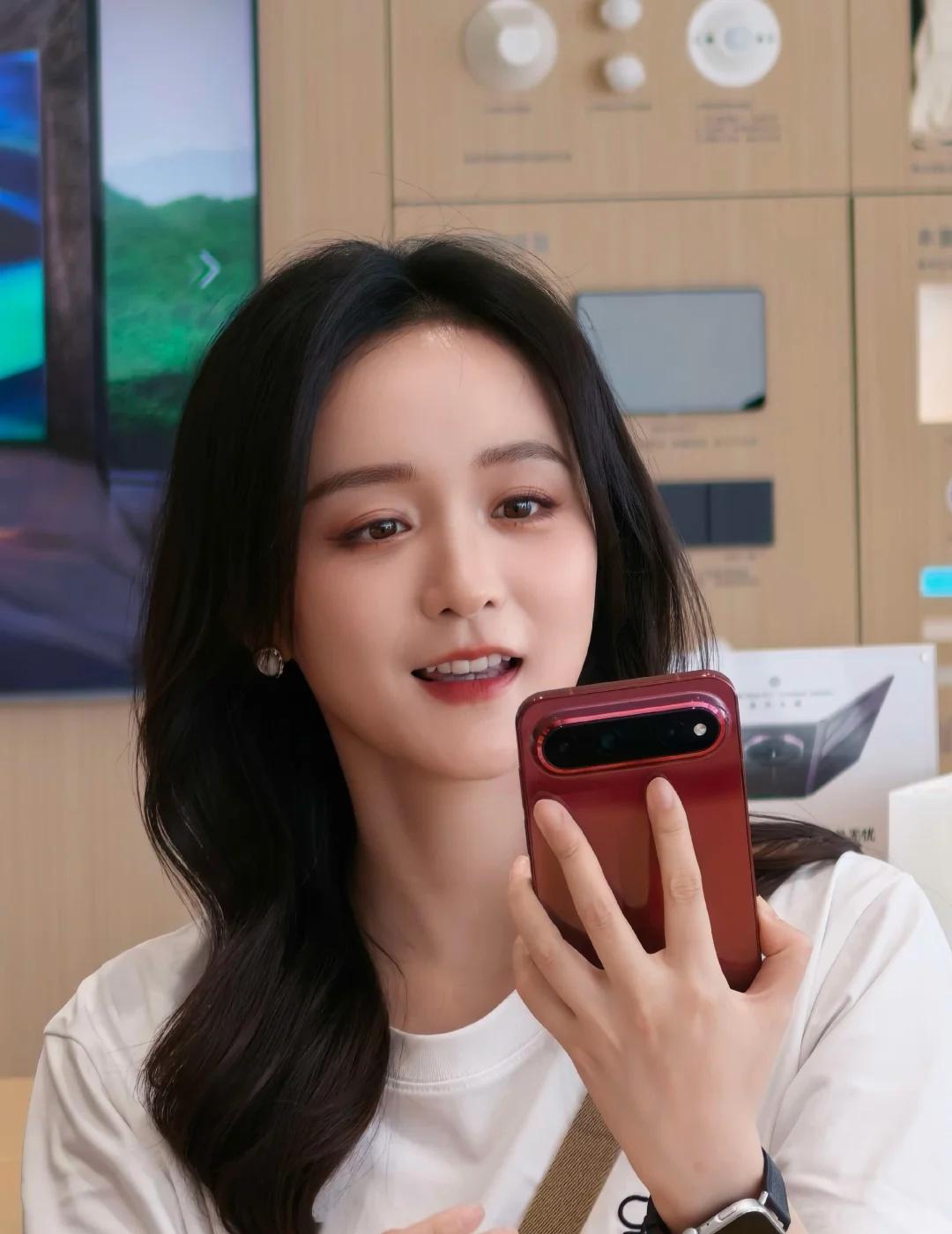 太美辣🤩(๑>؂<๑)
线下偶遇何泓姗，取机 purax view