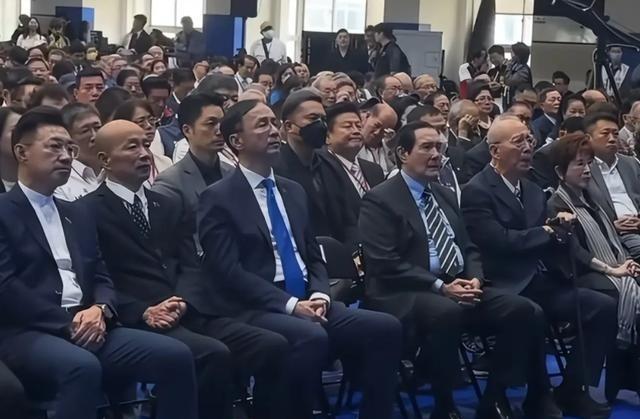 台湾国民党其实分两派：其一，是亲美派以马英九朱立伦为代表承认“九二共识”！他们跟