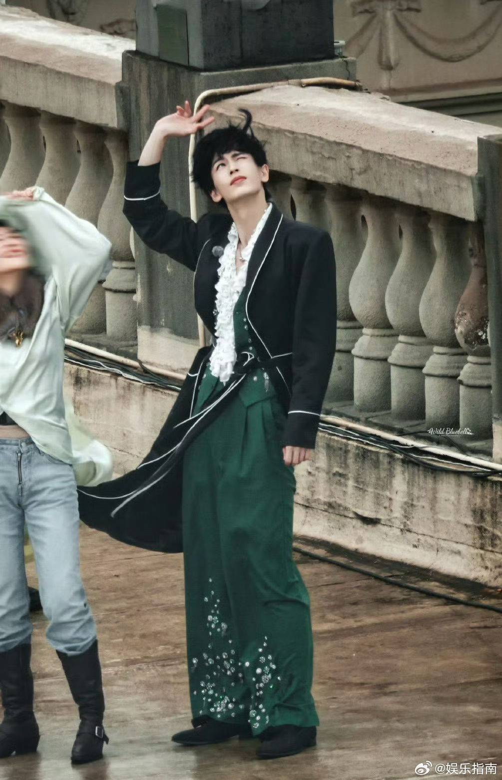 张凌赫录制开推路透，被直升机吹到风中凌乱，古堡王子变海胆头2.0，一些反差萌